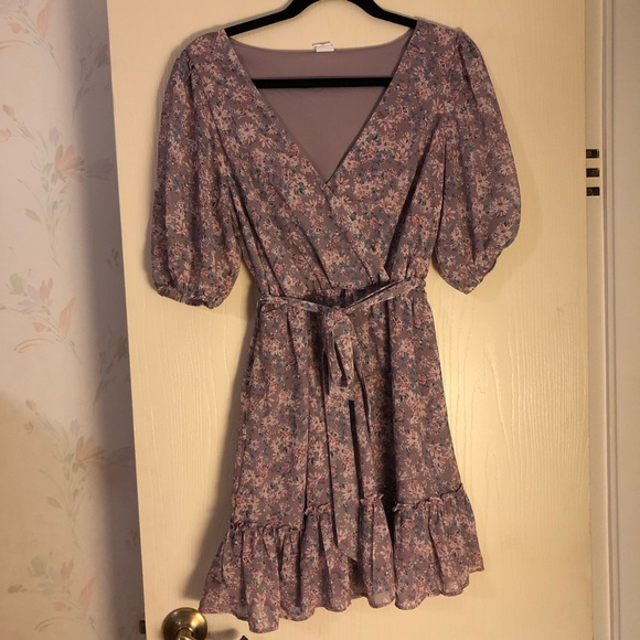 Melrose and Market Dresses & Skirts - Melrose and Market Lavender Floral Mini Dress size M